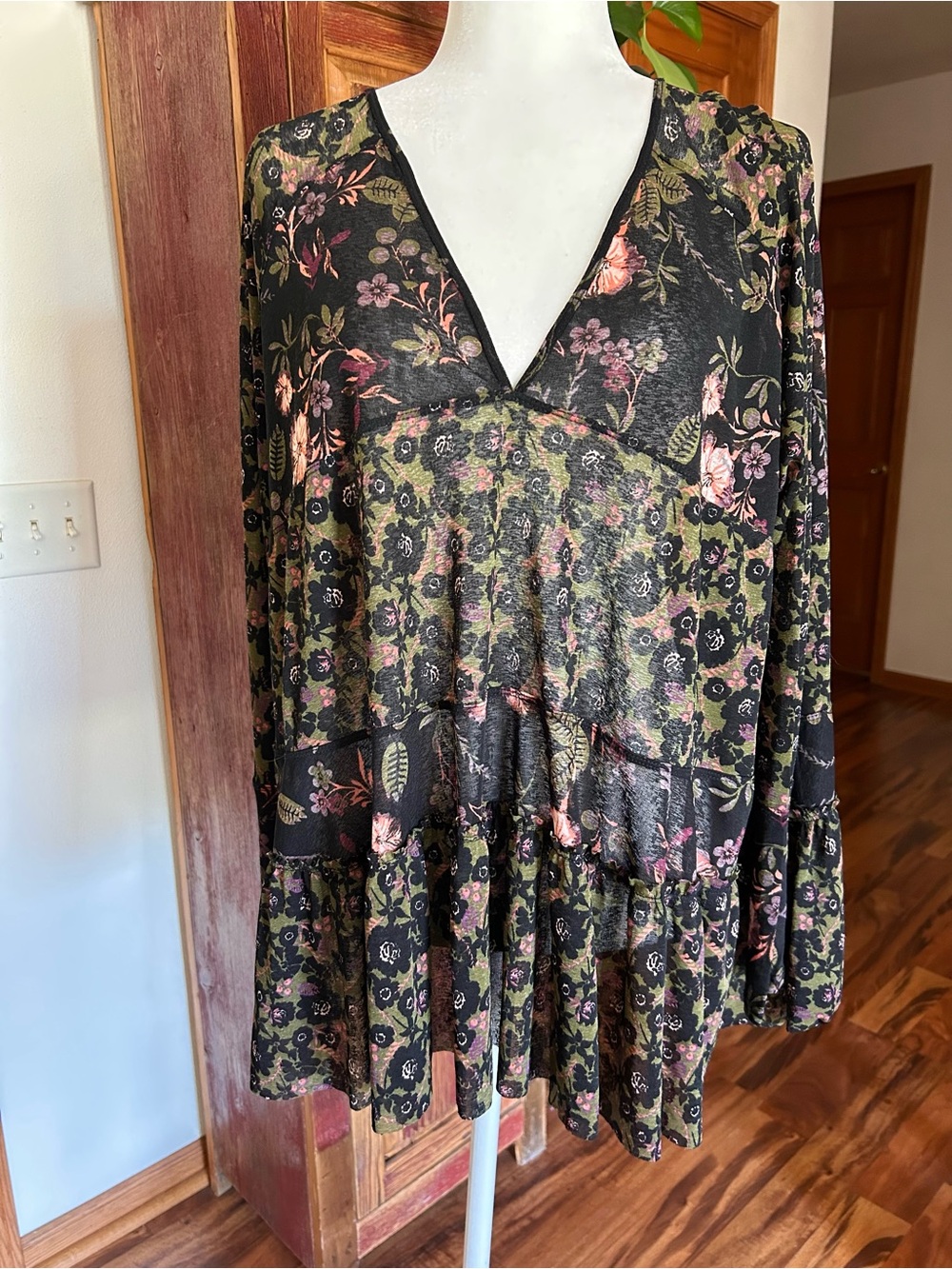 Free People Black Floral V-Neck Tunic - Picture 2 of 7